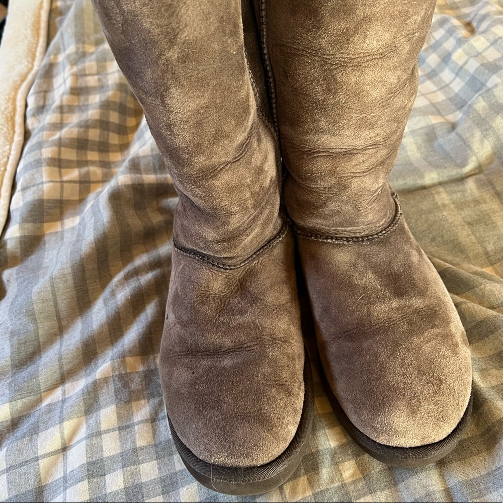 UGGS chocolate brown classic tall size 8 Womens